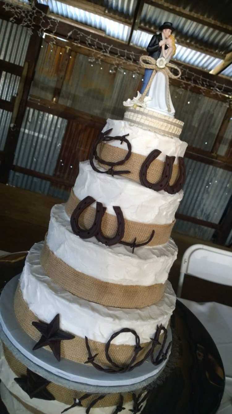 kue pernikahan yang sederhana
