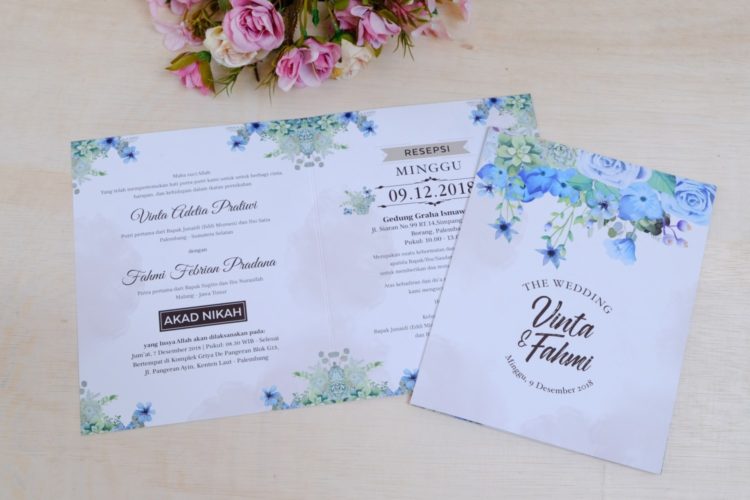 undangan pernikahan biru putih