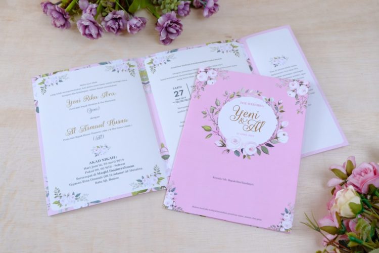 undangan pernikahan ungu pastel
